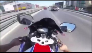 Motosikletlinin ölümden döndüğü kaza kamerada