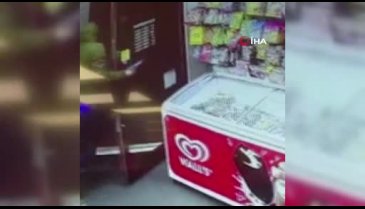 Küçük kız ekmek fırlattı, soyguncuyu kaçırdı