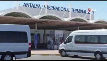 Antalya Havalimanı'nda 'Thomas Cook' kuyruğu oluştu