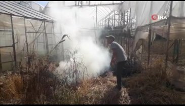 Serasını damla hortumuyla söndürmeye çalıştı