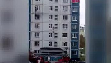 Mahsur kalan kızı, üst kata çekerek kurtardı