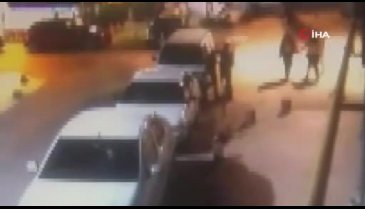 Sokak ortasında darp edildi! Sadece baktılar