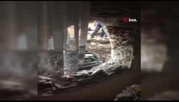 Park halindeki kepçe apartman bahçesine düştü
