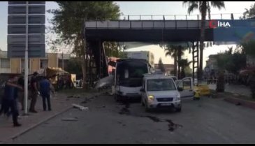 Adana'da çevik kuvvet otobüsünün geçişi sırasında patlama