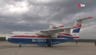 Rus yangın söndürme uçağı görücüye çıktı