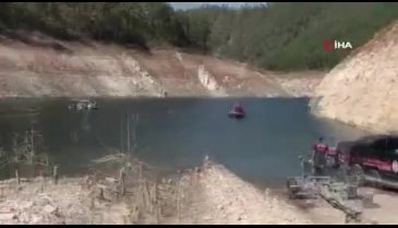 Bursa'da barajın içine yüzer 3 ahşap ev kurmuşlar, alem yapmışlar