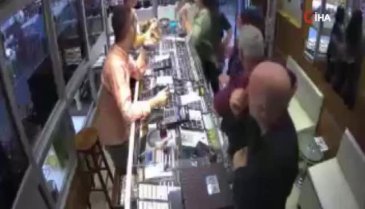 Kuyumcuda deprem paniği kamerada
