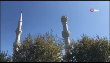 Depremin ardından caminin minaresi yıkıldı!