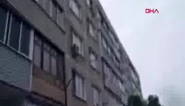 Çocuklarını kurtardıkları yangında can verdiler