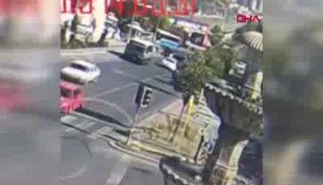 Özel halk otobüsü durağa daldı