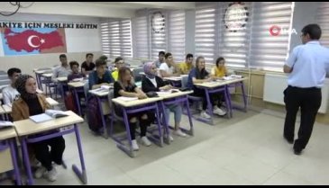 Bursa'da haftada bir gün okula gidip lise mezunu oluyorlar