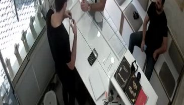 Bursa'da sahte altın zinciri 16 bin 200 liraya bozdurup, ortadan kayboldu