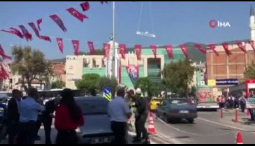 Bursa'da drone ile yaya geçidinde pankart açtılar