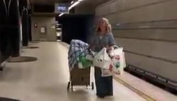 Evsiz sopranoya albüm teklifi