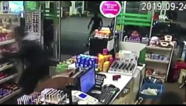 Trafikte başlayan kavga markette devam etti!