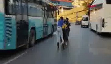 Beyoğlu'nda trafikte tehlikeli yolculuk