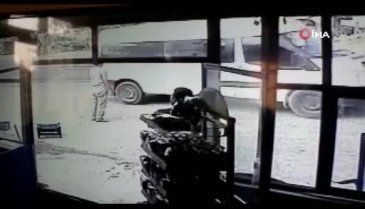 Askeri midibüs ile TIR çarpıştı: 1 asker şehit oldu