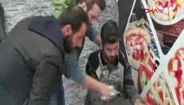 Bursa'da yolda yürürken tarihi madeni para buldu