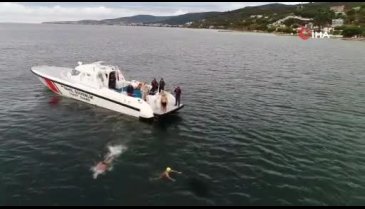 Bursa'da dalgalarla boğuştular, 6 saat hiç durmadan 14 kilometre yüzdüler