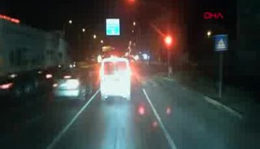 Akılalmaz olay! Polisler tartışırken gözaltındaki şüpheli ekip aracıyla kaçtı