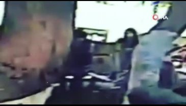 İş yerine sığınan kadını ölümden kurtardı