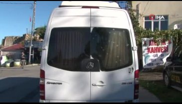 İstanbul Riva'da lise öğrencilerinin olduğu servisi silahla taradılar