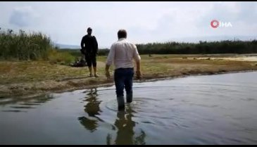 Bursa İznik Gölü çekildi, balık ağları ortaya çıktı