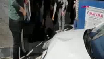 Bursa'da hamile kadın araç ile çöp konteyneri arasına sıkıştı