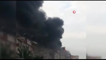 İstanbul Bağcılar'da 5 katlı apartmanın çatısı alev alev yandı