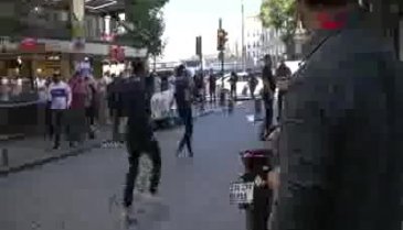 Polis kavgaya köpekle müdahale etti