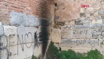 Bursa'da 2 bin yıllık surlara, sprey boyalı saygısızlık
