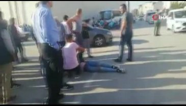 Bursa'da otomobil ile motosikletin arasında kalan yaya ölümden döndü
