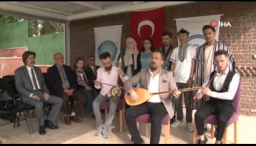 Bursa'daki yabancı öğrencilerden Mehmetçik'e Barış Pınarı Destanı türküsü