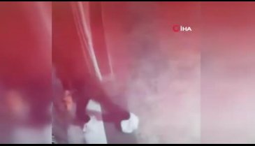 Poşetli telefon hırsızı kamerada