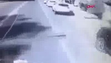 Caddeye fırlayan çocuk babasının ölümüne neden oldu
