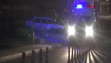 Silahla yarlanan oğlu ve torununu sedyede görünce ağladı