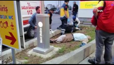Direksiyon başında uyuyakalınca 2 kişiye çarptı