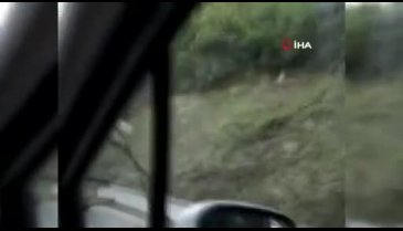 Seyir halindeki beton mikseri beton döke döke ilerledi