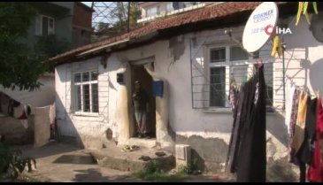 Zihinsel engelli 2 çocuk annesi, harabe evde yaşam savaşı veriyor