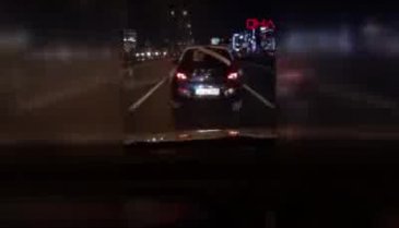 Boşandı, otomobilini süsletip tur attı