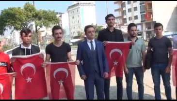 Bursa'da sürücülere Türk Bayrağı dağıttılar