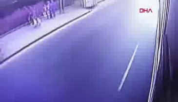 2 otobüsün de karıştığı zincirleme kaza kamerada
