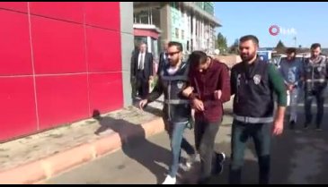 Araçlardaki yazı ve aksesuarlar kapkaç şüphelilerini yakalattı