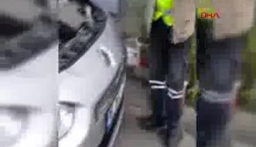 Bursa'da satın aldığı otomobilin motorundan yılan çıktı