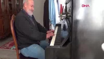 Bursa'da müze gibi evde yaşıyor