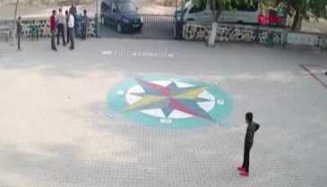 Veli, iki oğluyla öğretmeni dövdü