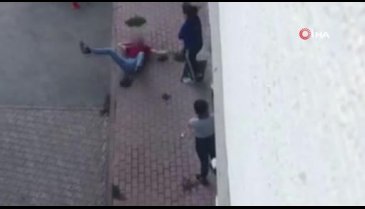 Bursa'da uyuşturucu kullandığı öne sürülen genç, sokak ortasında kriz geçirdi