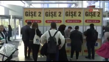 Bakan Kasapoğlu kitap fuarını ziyaret etti