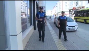 Bursa Osmangazi'de kaldırımlar yayalara kaldı