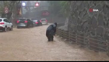 Tünel girişini su bastı